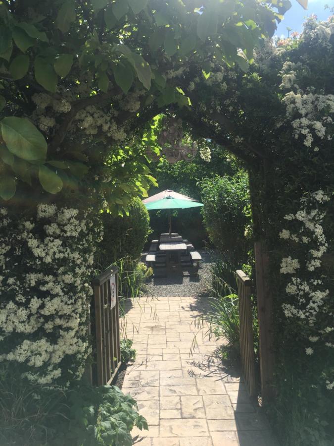 The Hawthornes Licensed Guest House Knottingly Esterno foto